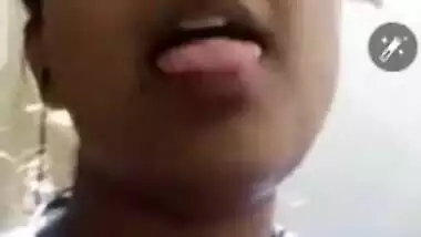 Gujrati Desi XXX whore showing her huge boobs and pussy on cam