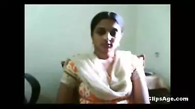 Beautiful Geetha bhabhi showing off her tits on request for her chat lover on cam video