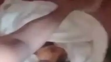 Desi MILF takes sari off and shows voracious XXX pussy and sex legs