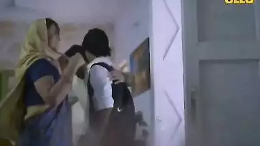 Indian Hot Aunty Has Romance In Bedroom - Hot Indian Aunty, Hot Indian And Indian Aunty