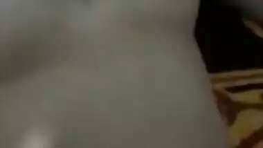 Real MMS video of Desi guy drilling bald XXX twat of mature Bhabhi