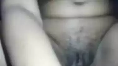 Dehati Desi girl shows off XXX sweet pussy in this hot solo video