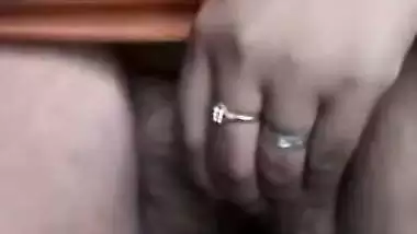 Desi woman with no panties shows off hairy pussy in XXX video going MMS