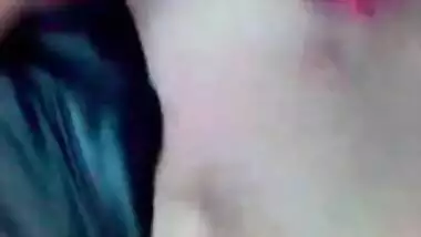 Hindi sex video of a college girl having outdoor fun in boyfriendâ€™s car