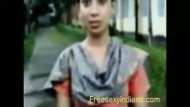 Outdoor sex video of a young couple having fun in the park