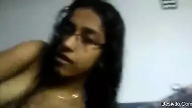 Tamil Married Bhabhi Showing Her Boobs in Vidio Call for X Boyfriend