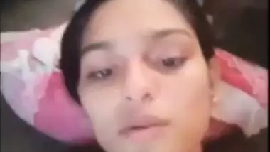 Pretty Desi college girl exposes her tits and shaved cunt on XXX cam