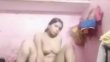Desi girl's shows off tits and fucks her pussy in homemade XXX video