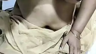 Indian Stepmom Call Pe Nangi Hoke Bade Boobs Dabati Hui. Indian Big Boobs Call Sex