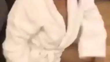 Hot Mumbai Girl’s Sexy MMS Exposing Boobs And Legs In Hotel Room