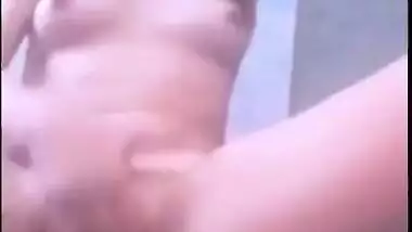Solo sex clip of young Desi teen who actively fingers own XXX muff
