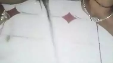 Desi XXX woman’s pissing video shared on the net by her house owner