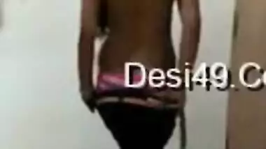 Boss will give the Indian employee a bonus if she takes off clothes