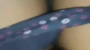 Indian chick with tattooed fingers bares XXX peach for solo sex video