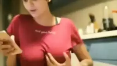 boobs bouncing (non-nude)