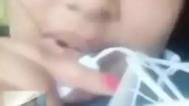 Hot look Desi Clg Girl Showing her Boobs on Video Call New Mms