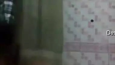 Obscene teen Desi gets naked to air her XXX charms in the bathroom