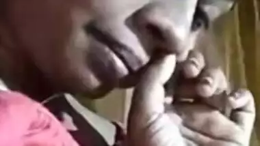 Hubby is away and Desi wife decides to gladden him with the porn video call