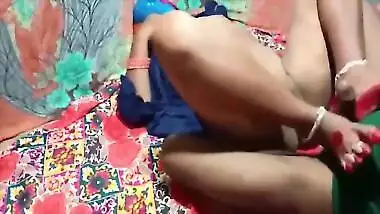 Indian Desi Bhabhi, Indian Bhabhi And Desi Bhabhi In Padosi Kaamwali Bhabhi Ko Ghar Bulakar Kari Chudai