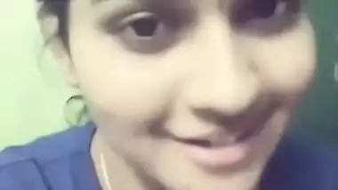 Desi girl's XXX melons are so sexy that she can't stop bragging about them