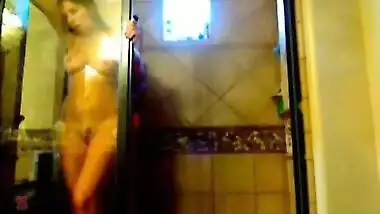 NRI chick’s hardcore sex with lover under shower