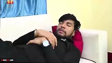 Hot Naukrani Ke Sath Romance Softcore Hindi Short Film - S2