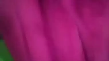 Desi bhabi fingering pussy