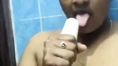 Horny Desi wife hungry for XXX sex, naked pussy masturbation video