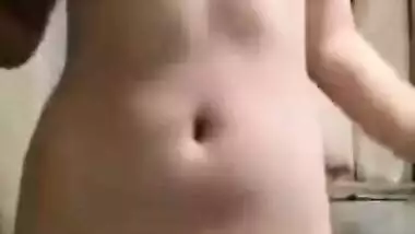 Desi webcam model with sexy body thinks every guy should see her XXX treasure