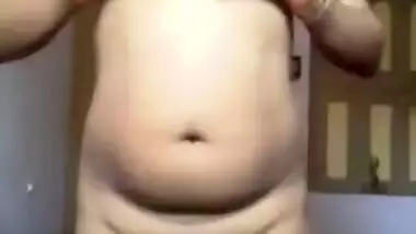 South Indian Housewife playing with boobs n pussy recording on cam for her BF