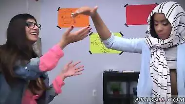 Petite teen passion BJ Lessons with Mia Khalifa