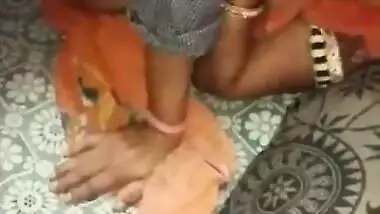 Desi randi Minarani fucked with mature Indian man and record his friend