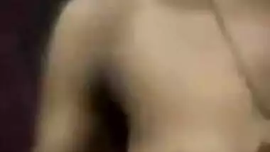 Fetching Desi girl shows how she plays with XXX hole before sex