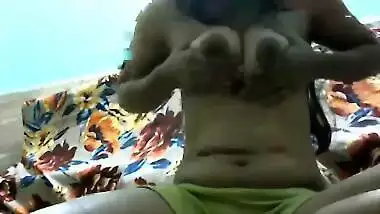 Indian camgirl arranges sex show in which she plays with own XXX tits