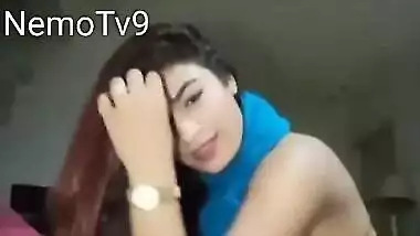 a super hot level video call of a desi aunty just see caps and guess
