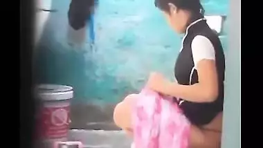 Amateur girl lets he lover watch as she takes a bath outdoors