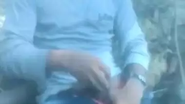 Desi provokes XXX sex with guy in nature that becomes MMS in India