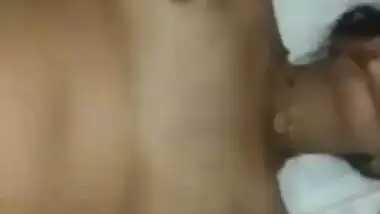 Indian XXX slut is nailed by Desi neighbour in her marital bed MMS