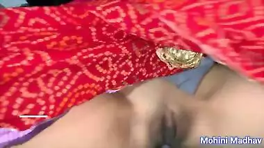 Cheating Desi MILF in sari takes part in the first-person XXX video