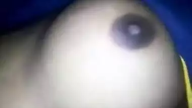 Dusky village slut rubs and fingers her hairy Desi slit for XXX cam