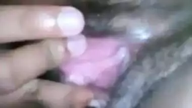 Chubby Indian village XXX girl plays with her pink pussy on selfie cam MMS