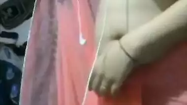 Sexy Desi Babe AAliah On Cam in Saree Without Blouse Shows Boob Pussy and Ass