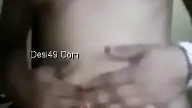 Brave Desi gal strips naked showing her XXX body is ideal for sex