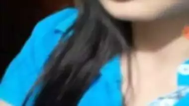 Desi teen makes boyfriend a porn gift in the form of hairy pussy video