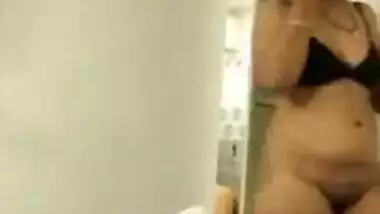 Desi married bhabhi Sanjna With Her Boyfriend at hotel room