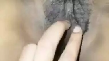 Indian girl allows sex lover to feels her XXX pussy from the inside
