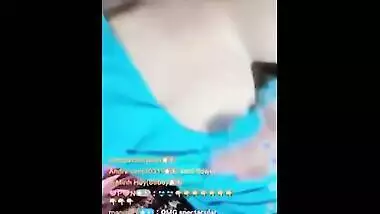 Desi babe makes her XXX hooters with dark nipples public in sex broadcast