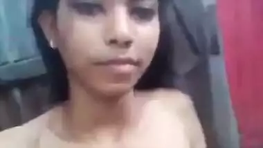 Slim Desi girl shows off tiny tits in this MMS self-made XXX video