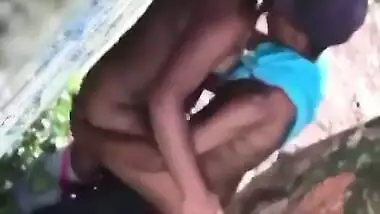 Village voyeur caught on mms video of Desi lovers caught fucking outdoor