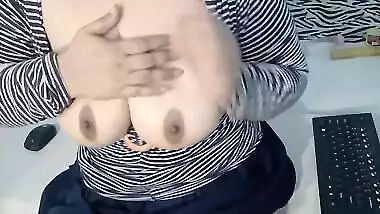 Oil Massage After Showing Big Boobs With Hot Moaning In Hindi During Live Webcam Show